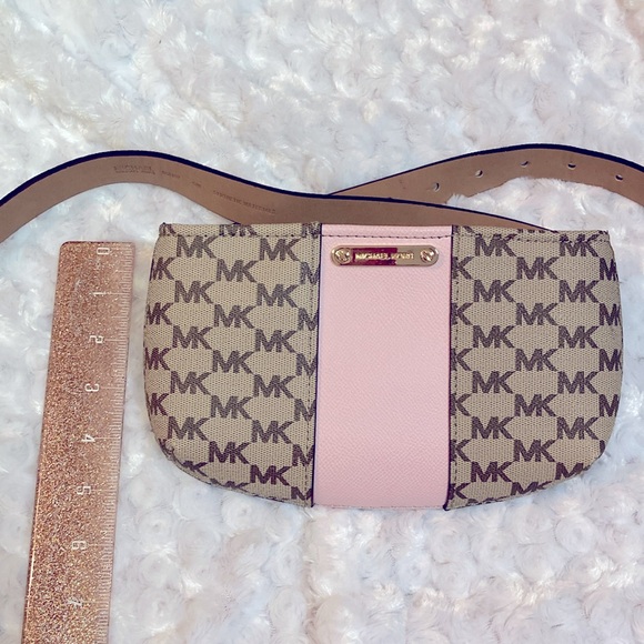 NEW | MK belt bag. Gold hardware. Size S/M. Zip closure. Inside slip pocket. - Picture 7 of 8